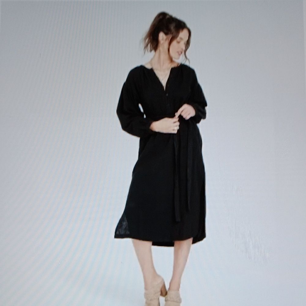 New Universal Thread Ebony Dress Size Small Pockets, Detachable Belt.